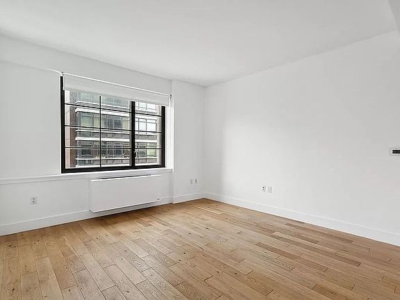 5th image of 27-21 44th Dr APT 1206