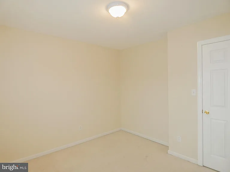 2105 Lexington Mews — Photo 40
