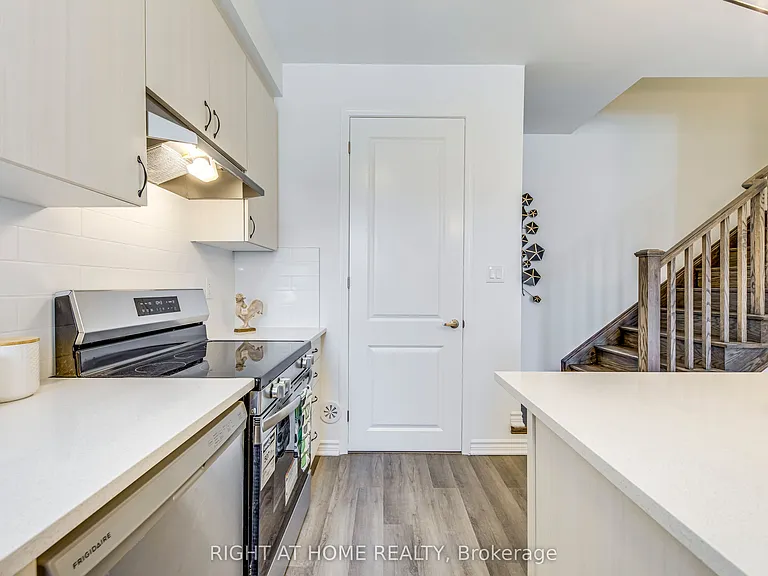 1805 Thames Cir — Photo 14
