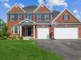 957 Glacial Falls Dr, Gilberts, IL 60136