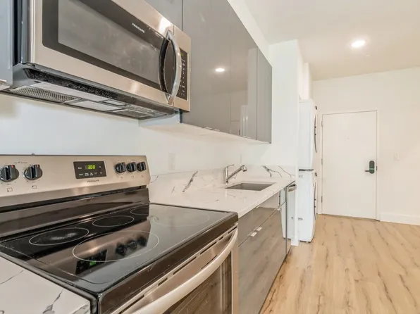 28-26 Vroom Street image 6 of 30