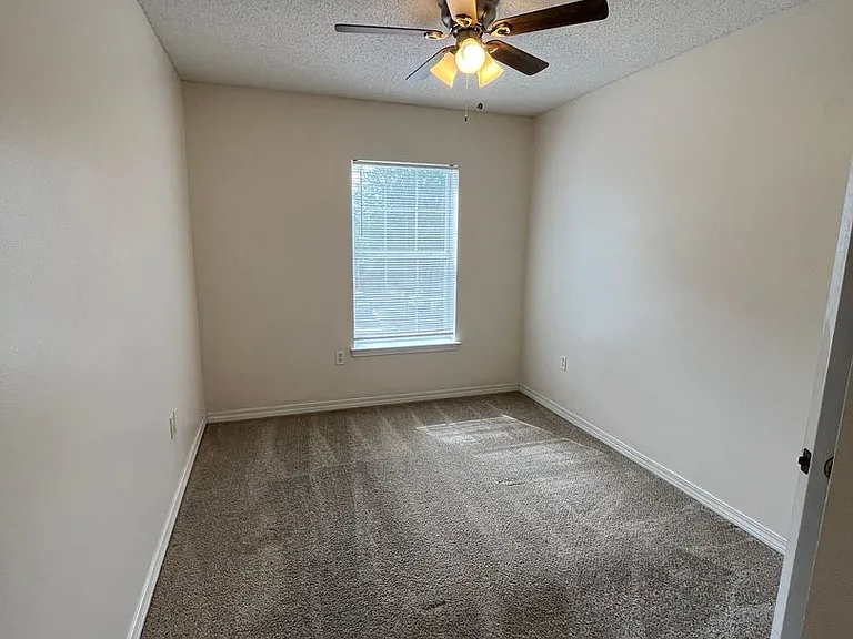 204 Johnson Ct — Photo 10