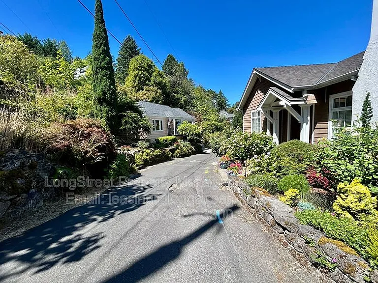 550 NW Alpine Ter — Photo 2