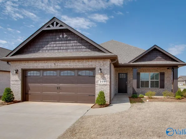 104 Whitner Dr, Hazel Green, AL 35750