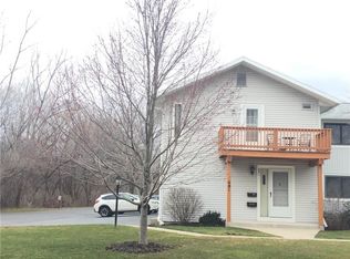 681 Eastbrooke Ln, Rochester, NY 14618