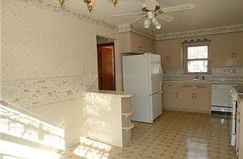 5th image of 1100 W 97th St