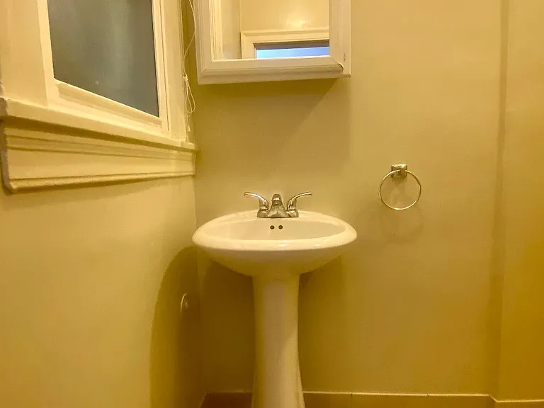 833 York St — Photo 18