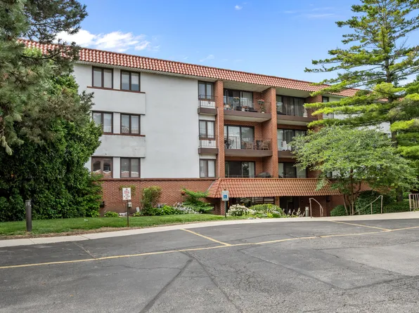 2046 Saint Johns Ave APT 2E, Highland Park, IL 60035