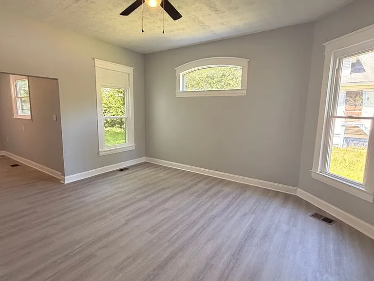 4140 W Broadway — Photo 12