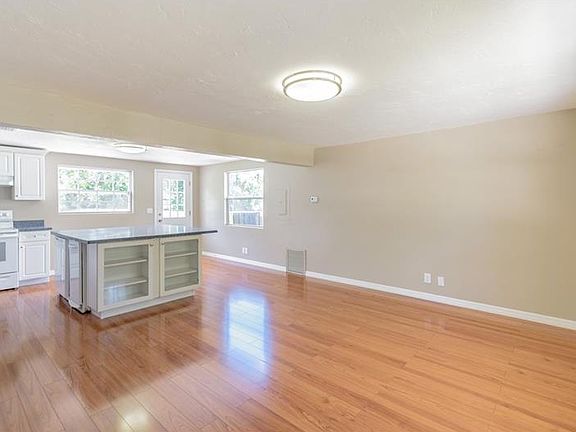 3rd image of 635 2nd Ave N