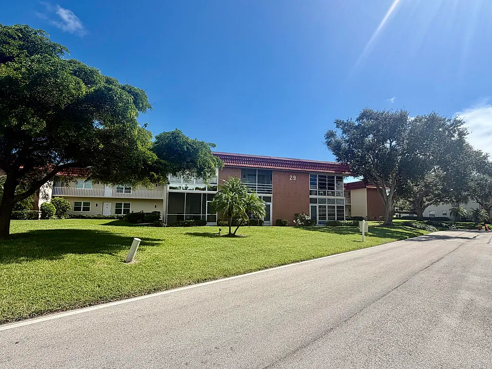 29 Pine Arbor Ln #204