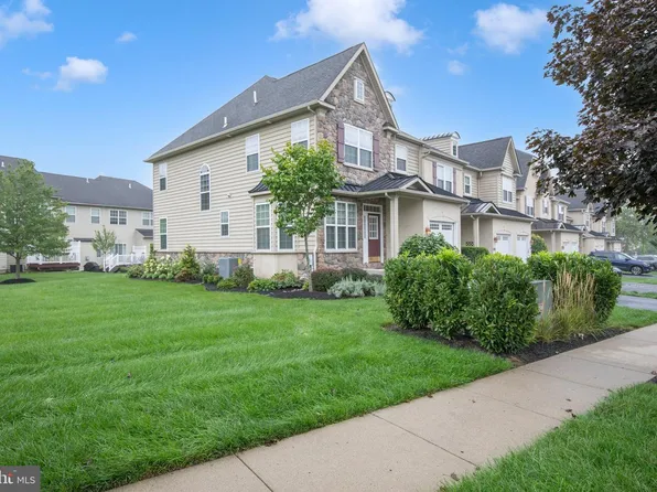 3247 Whisper Ln #110, Furlong, PA 18925