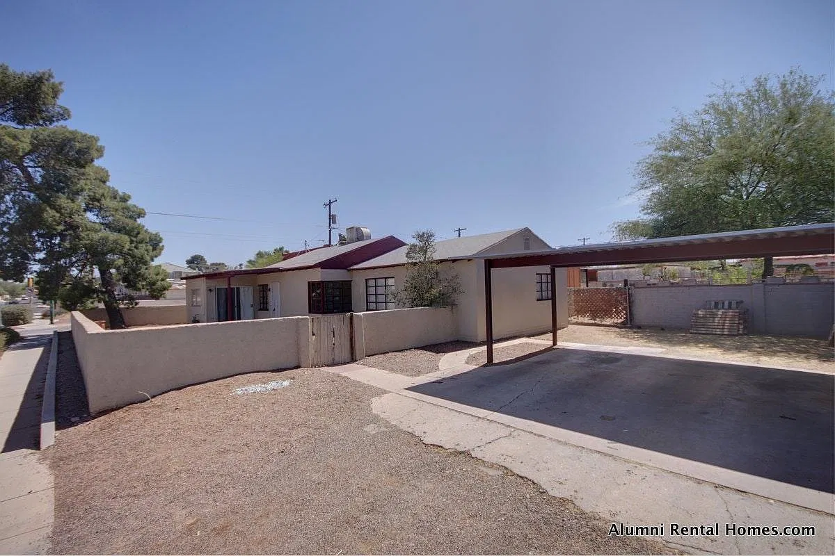 2425 N Mountain Ave — Photo 1