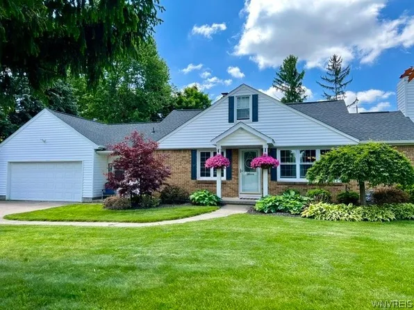 8665 Sunset Dr, Williamsville, NY 14221