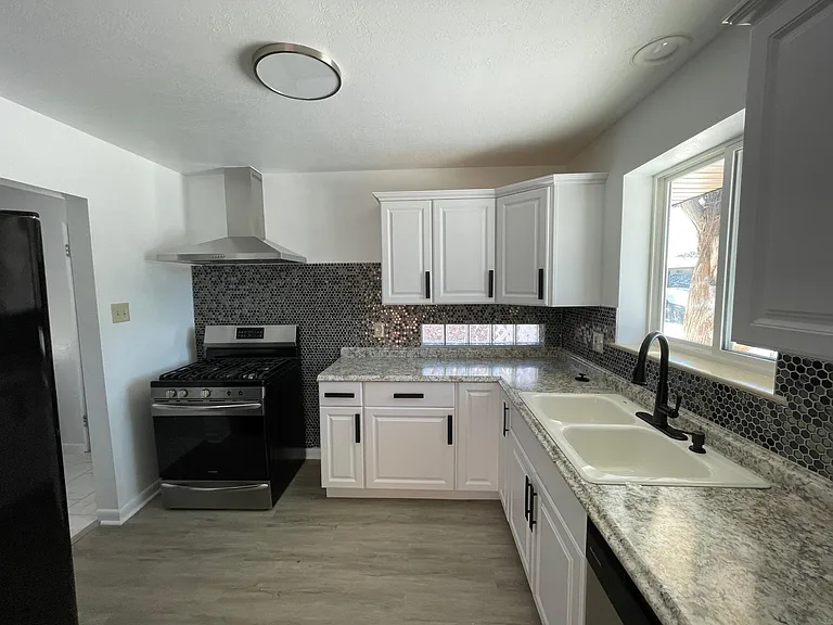 5041 E Thrill Pl — Photo 14