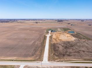 135 Ruby Ct, Long Grove, IA 52756