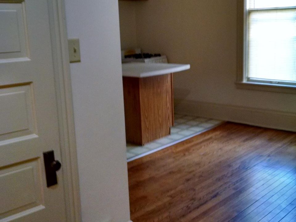 1st image of 1830 N Oakland Ave APT 1