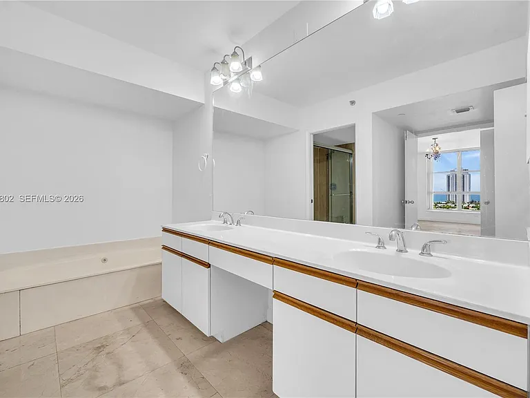 3600 Mystic Pointe Dr #1816 — Photo 18