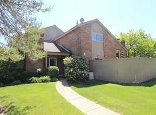 131 Potawatomi Trl UNIT B, Lake Zurich, IL 60047