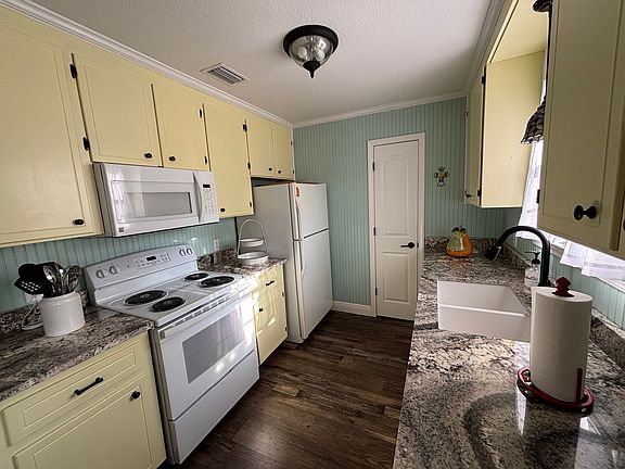 2nd image of 1302 Sunshine Dr
