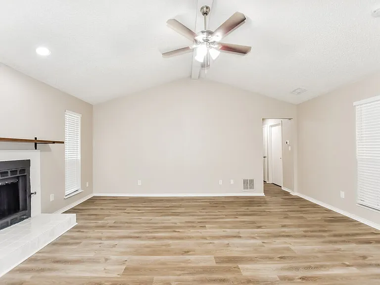 308 Southlake Dr — Photo 8
