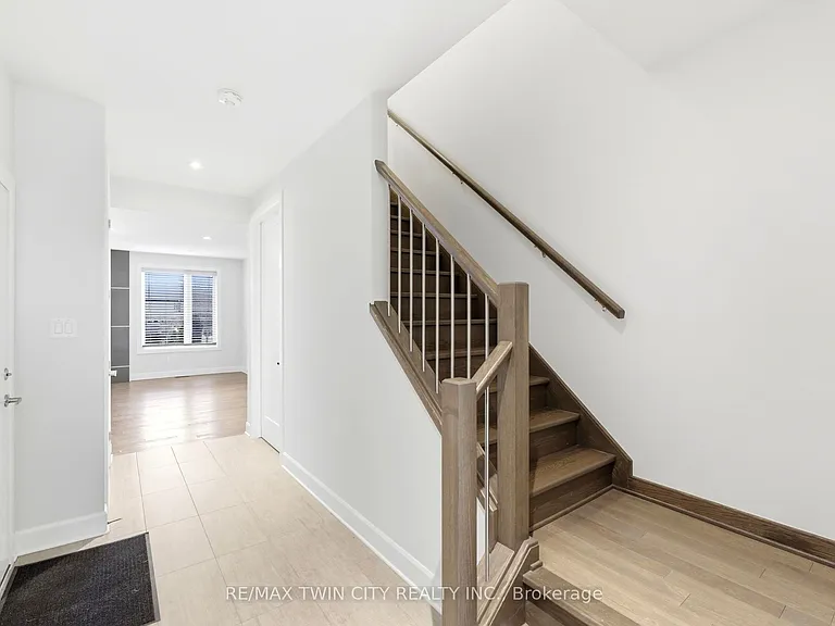 499 Sophia Cres #56 — Photo 10