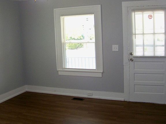4th image of 1010 Lancaster St
