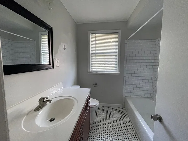 Belmont Terr 1274 - 1276 — Photo 10