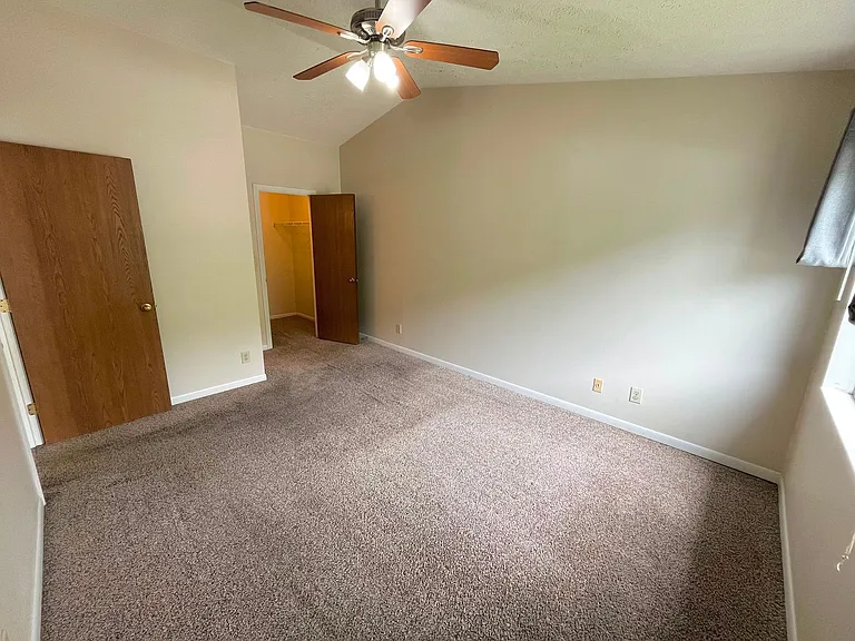 24 Woodland Hills Dr #11 — Photo 8