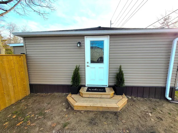 2045 River Rd W, Wasaga Beach, ON L9Z 2W1