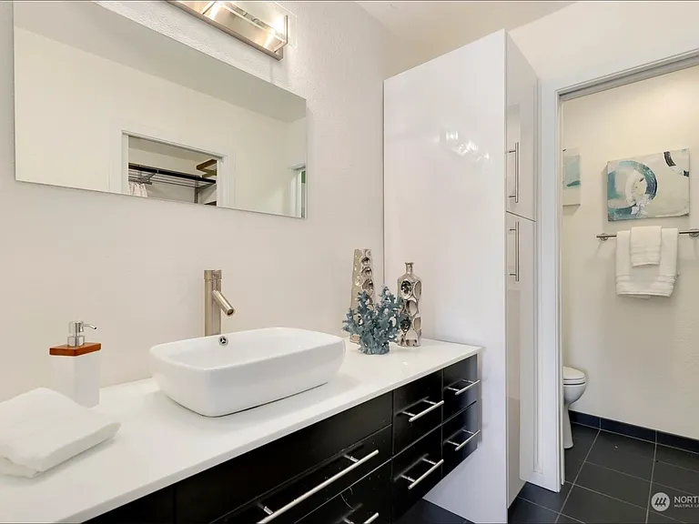 210 Boylston Ave E #205 — Photo 4