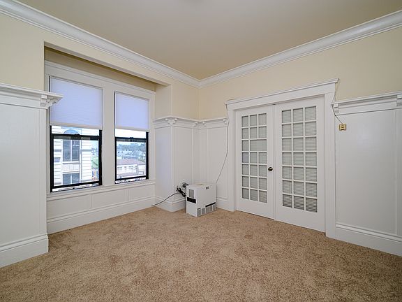 4th image of 130 Cole St APT 4