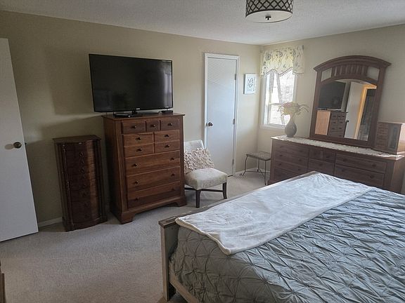 3rd image of 26 Granby Hts #26