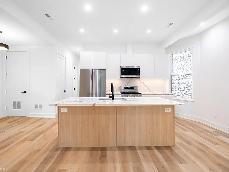 2113 N Kenmore Ave #G — Photo 9