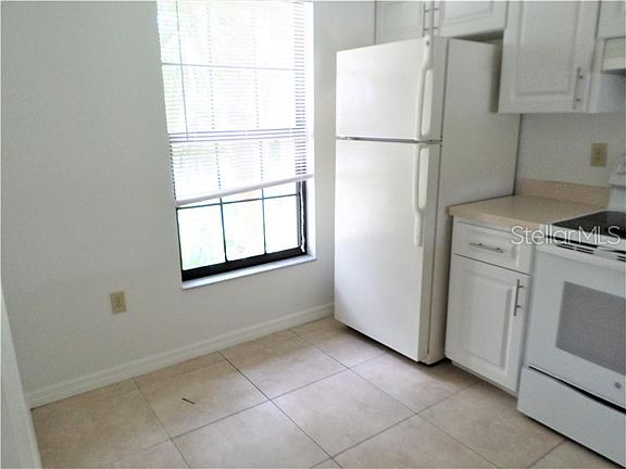 4th image of 4552 Weybridge St #38