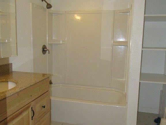 4th image of 1005 Pedro St