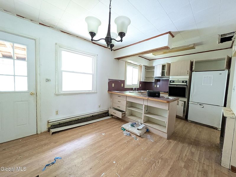 3rd image of 110 Ash Street