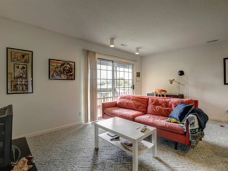 1206 Wesley Ave — Photo 3