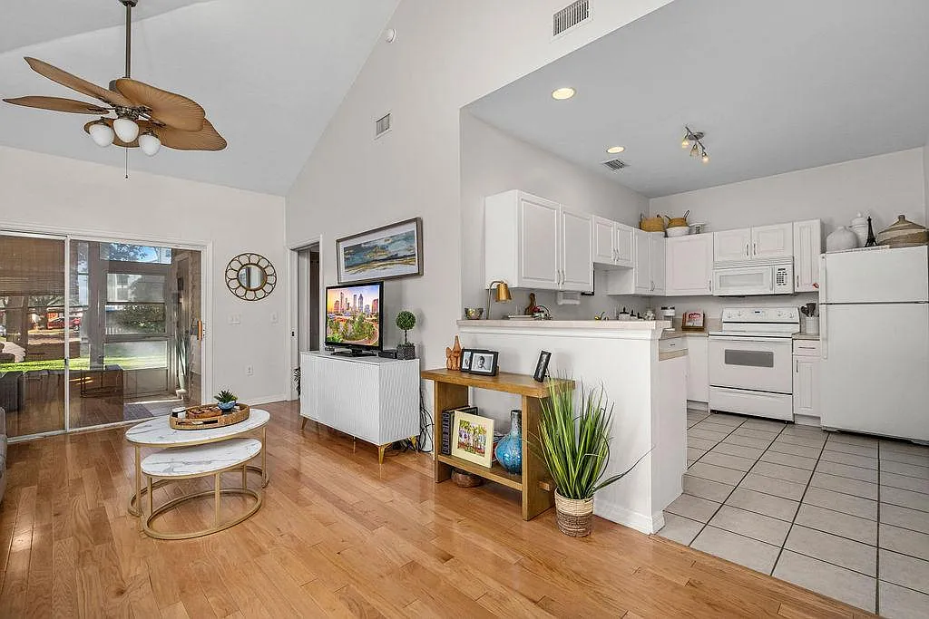 13200 W Newberry Rd — Photo 3