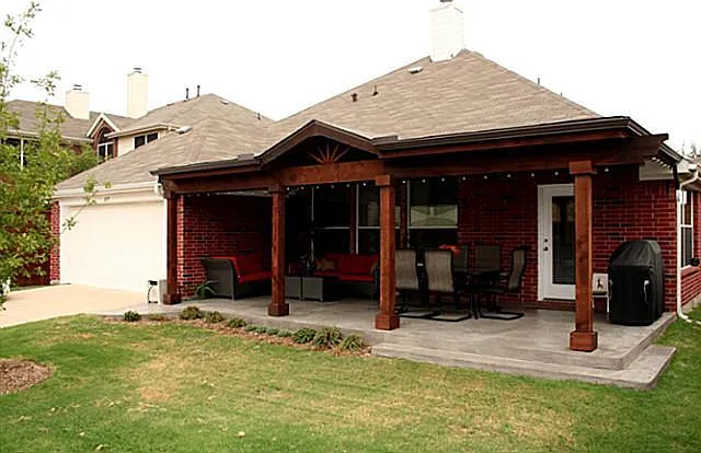 3 bed, 2379 sqft, $2,600 — Photo 2