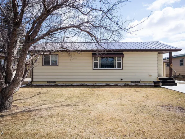 1517 5th Ave SW, Jamestown, ND 58401