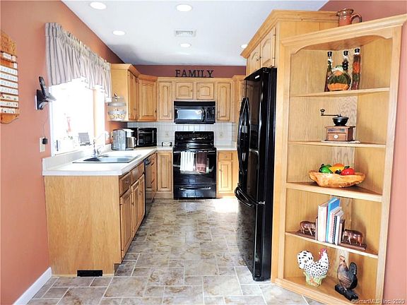 3rd image of 21 Ironwood Dr