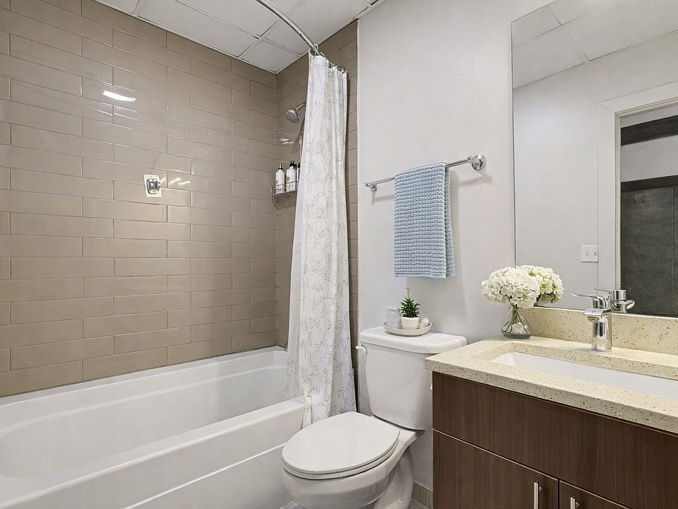 1st image of 1100 3rd Ave #202