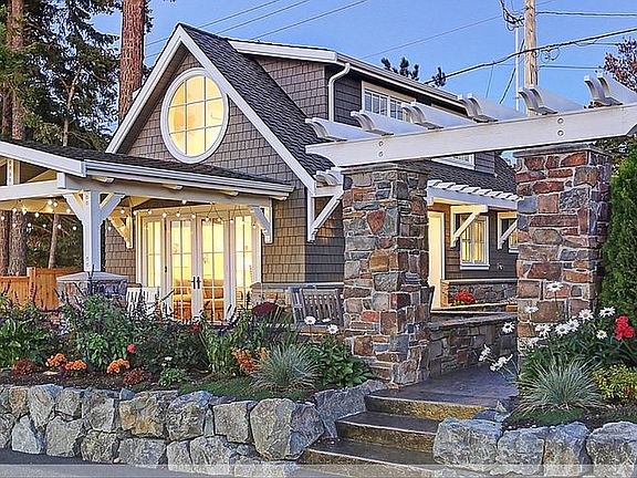 Guest Cottage 1034 sf