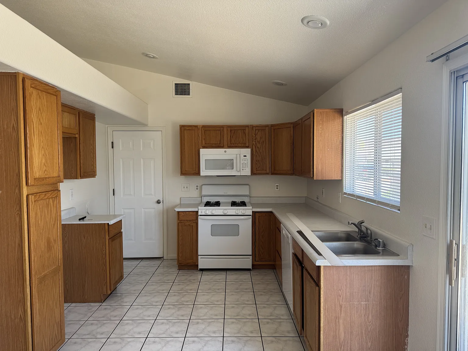 3660 Wells St - 1 — Photo 3