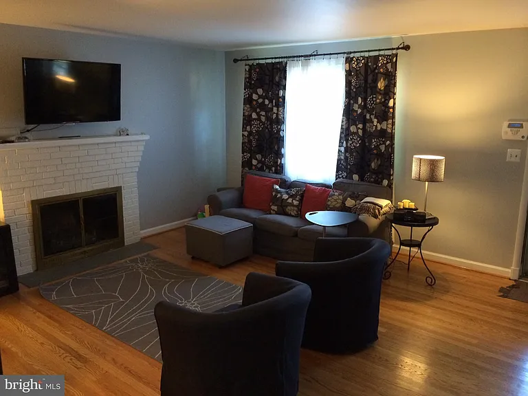 6008 Jamestown Rd — Photo 3