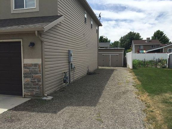 We have added a gate here for full privacy backyard
