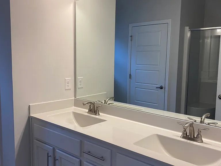 607 Lombard Dr — Photo 5