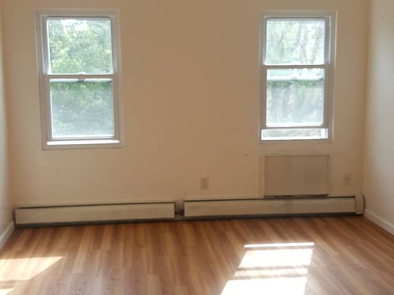 5th image of 838 Elton St