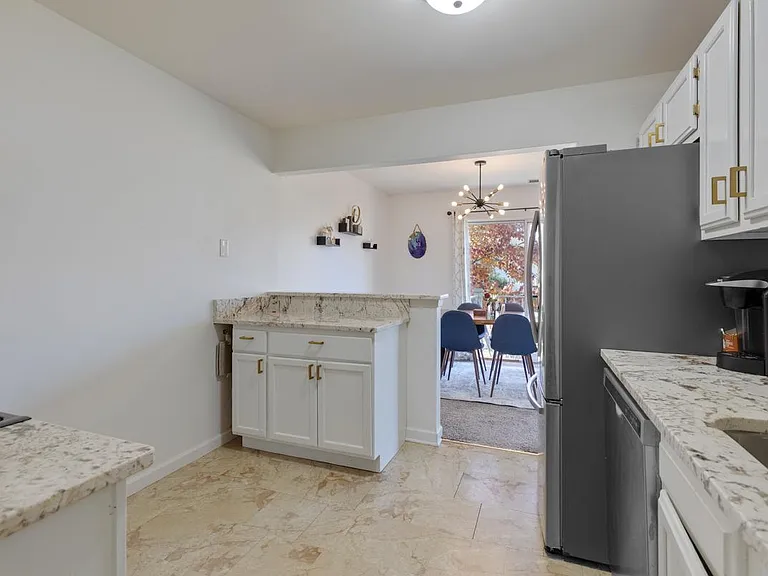 204 Dublin Ln — Photo 14